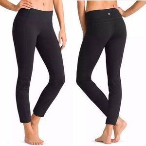 Athleta Straight Up Cropped Capri Yoga Pant Leggings in Black Size Small